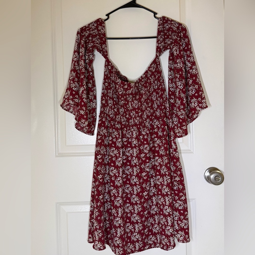 Chic Long Sleeve Floral Dress in Burgundy